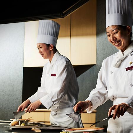 Ana Crowne Plaza Kobe By Ihg Hotel Exterior foto Culinary students at the International Culinary Center