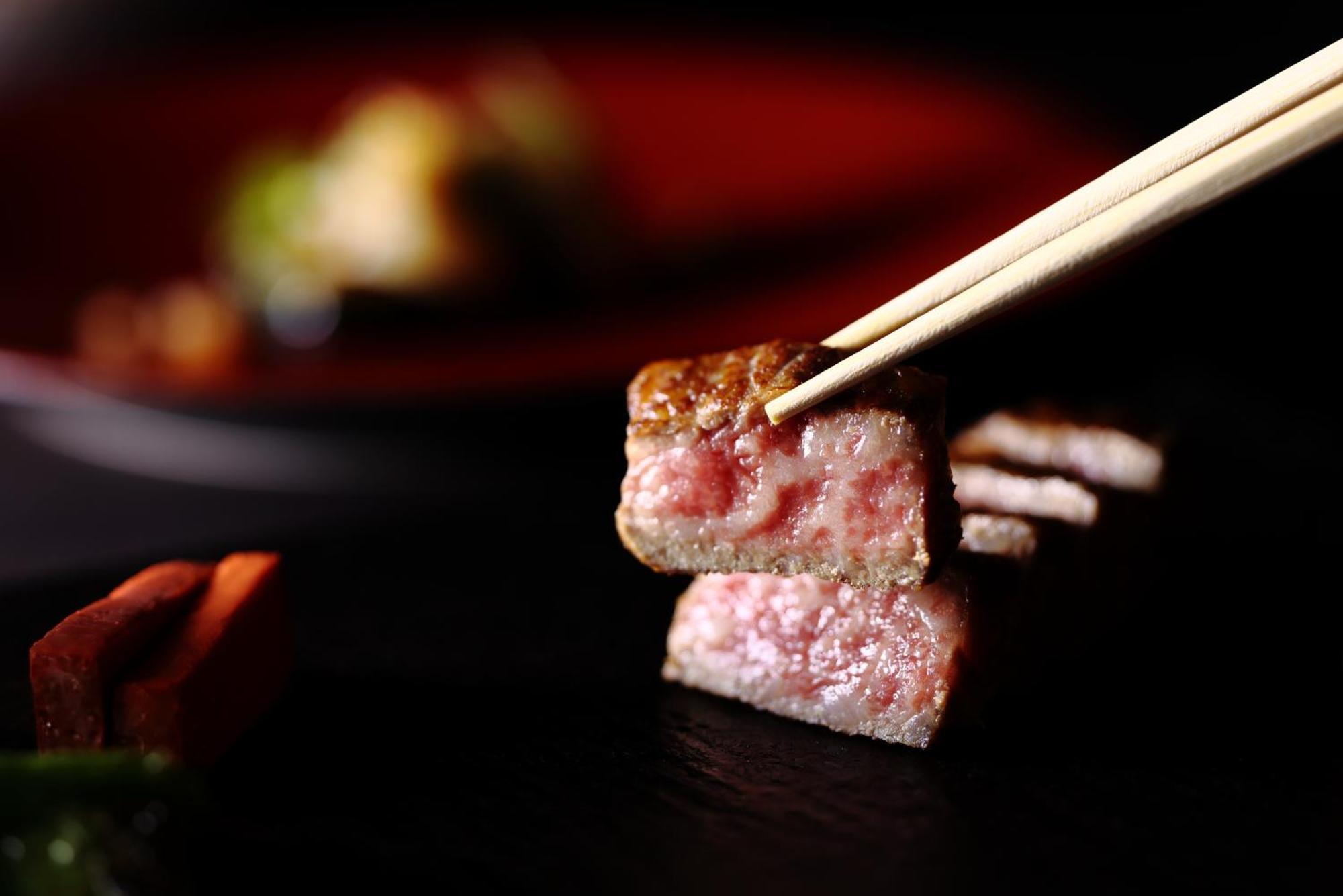 Ana Crowne Plaza Kobe By Ihg Hotel Exterior foto A piece of Kobe beef