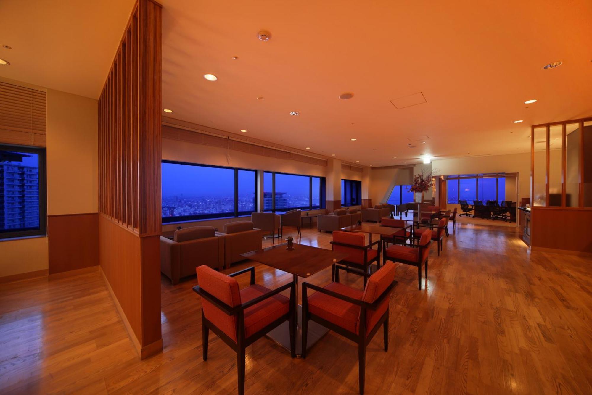 Ana Crowne Plaza Kobe By Ihg Hotel Exterior foto The lounge at Fukuoka Airport